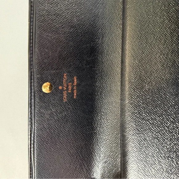 Louis Vuitton Black Epi Long Wallet with Gold Hardware & Box - Picture 4 of 12